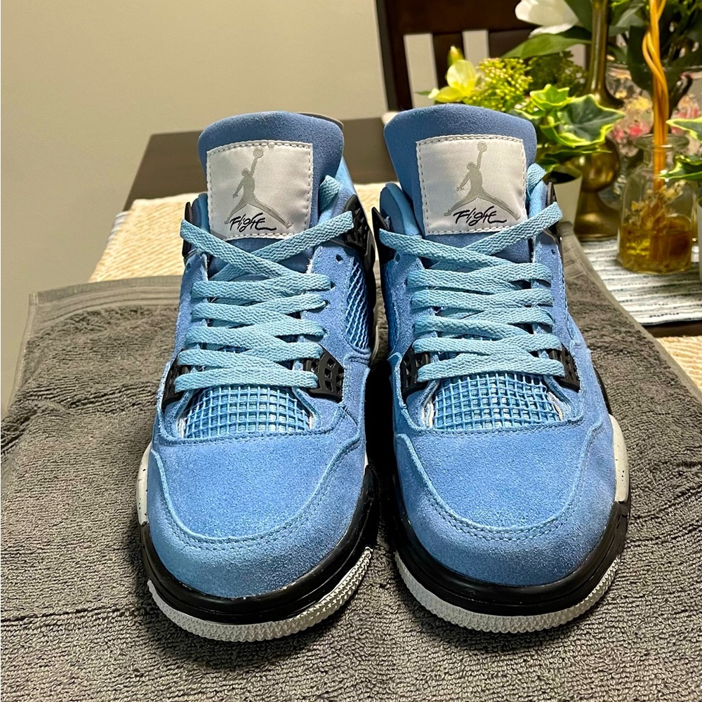 Air Jordan 4 retro university blue, size 10.5, in a very good condition